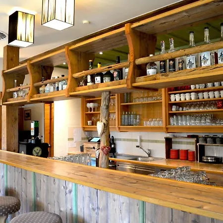 Szálloda Zum Urviech -erwachsenenhotel- (adults Only) Ehrwald